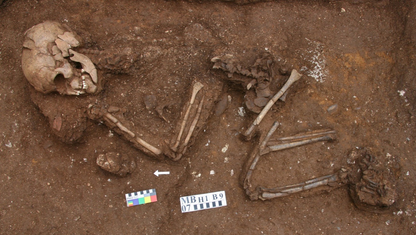 Man Bac Burial 9 in situ